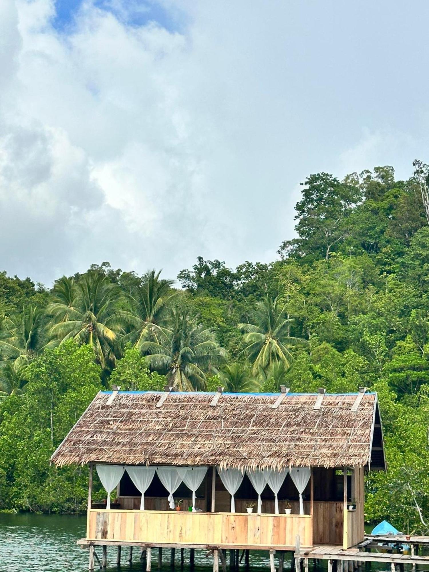 Nyanse Homestay - Raja Ampat Besir Ngoại thất bức ảnh