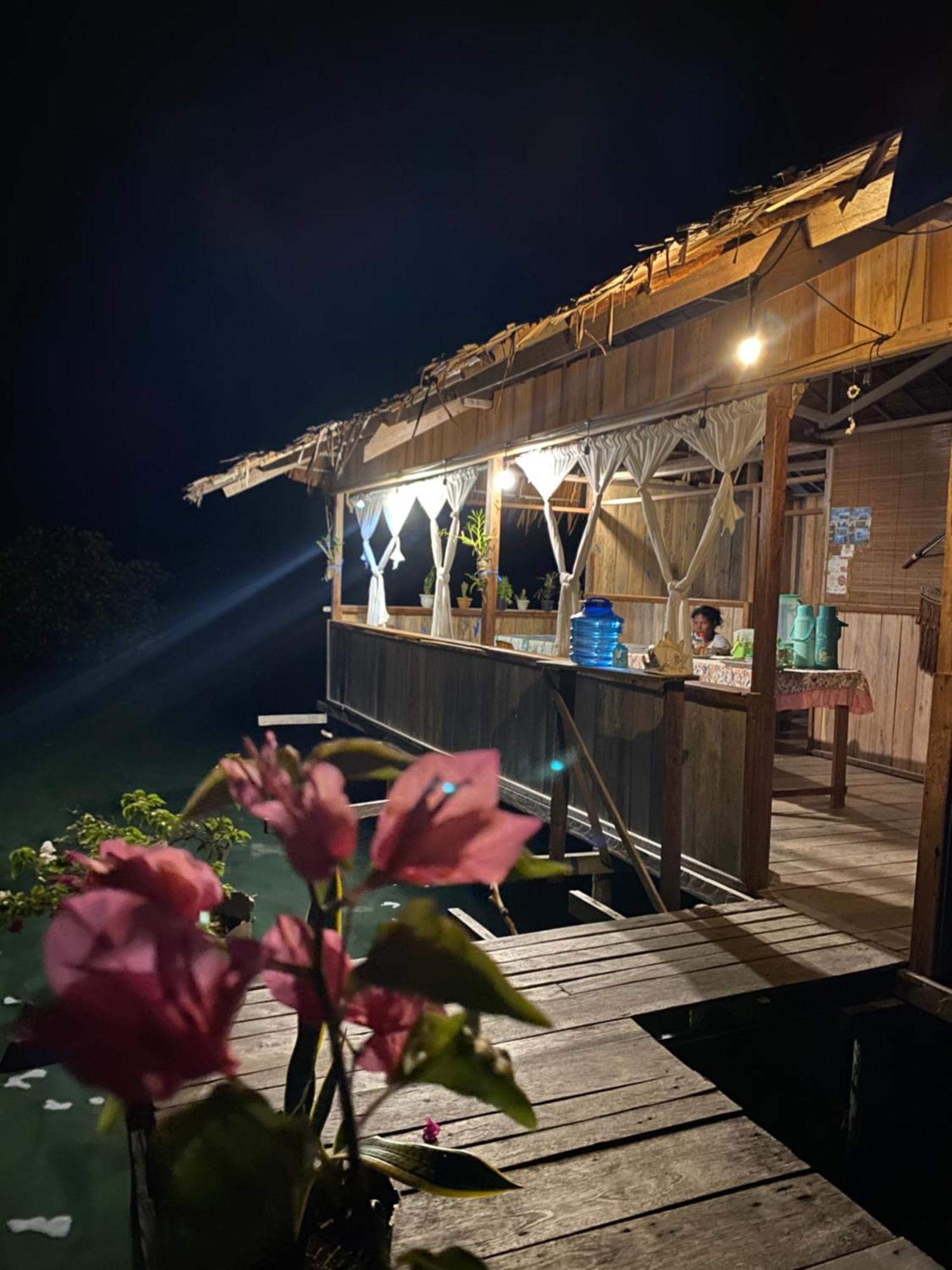 Nyanse Homestay - Raja Ampat Besir Ngoại thất bức ảnh